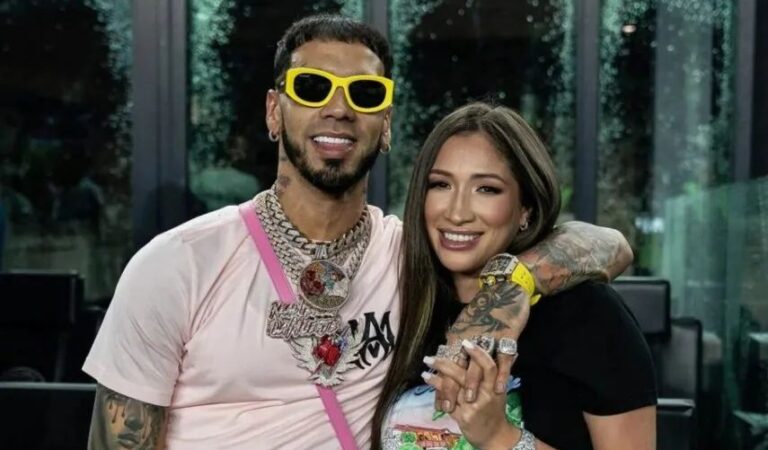 Anuel llegó muy bien acompañado a la premiere de Bad Boys
