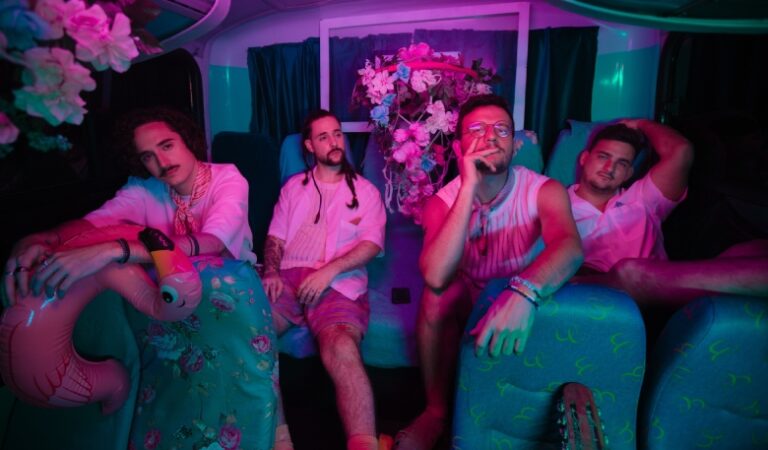 «Bachata City»: Anakena se va hasta «Tokyo» para escapar de la rutina