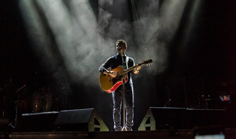A pesar de la lluvia, Fonseca se presentó en Caracas con un show inolvidable