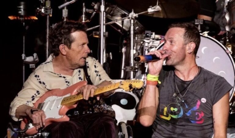 El emocionante encuentro entre Coldplay y el actor Michael J. Fox en concierto 