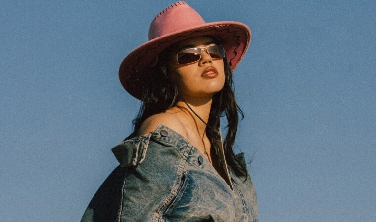 La artista venezolana Mari, llega a los Premios Juventud 2024