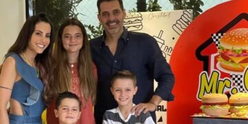 Cristóbal Lander, Paula Bevilacqua y sus hijos- Foto Cortesía