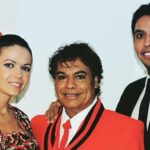 Juan Gabriel y parte de su familia- Foto Cortesía