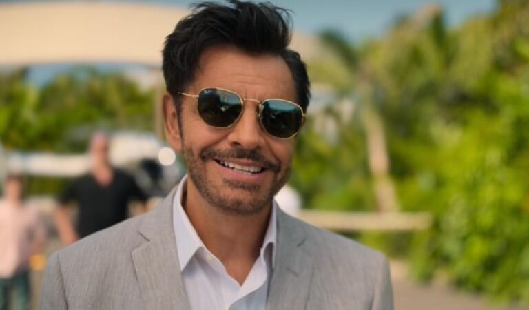 Eugenio Derbez visitó por primera vez su estatua en México
