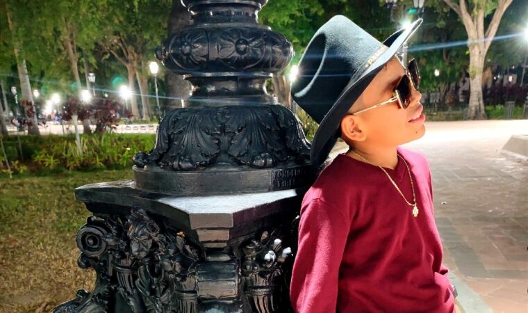 El enamoramiento veloz tras la inocencia de un niño se hace presente en «¡Hola mi amor!», lo nuevo de Yeison Ibarra