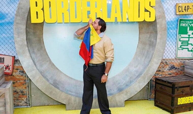 Édgar Ramírez alzó la bandera de Venezuela como muestra de apoyo en el estreno de “Borderlands” 