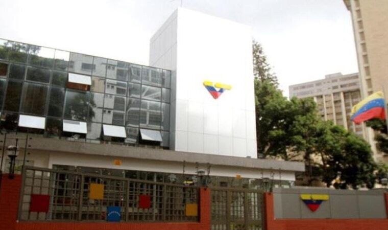 ¡Escándalo en VTV! Cerca de 100 trabajadores fueron despedidos a raíz de estados de WhatsApp 