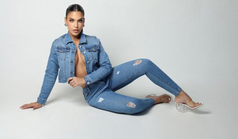 Yeimmy Rodríguez pone su granito de arena a Venezuela con ayudas sociales