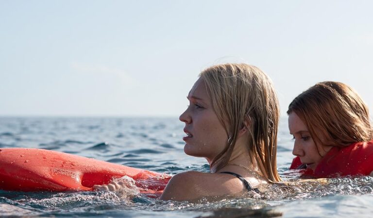 “Carnada”: cinco náufragas, un conflicto y un tiburón