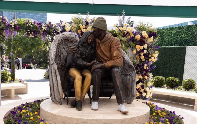 Estatua de Kobe Bryant y su hija- Foto Cortesía