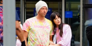 Dakota Johnson y Chris Martin- Foto Cortesía