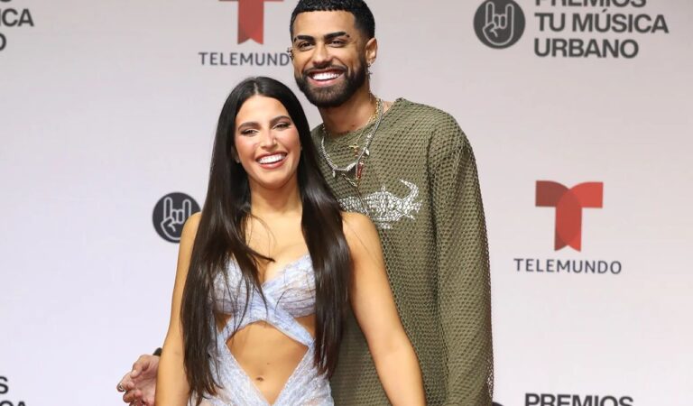 La advertencia de Jay Wheeler a los fanáticos cuando tocan el vientre de su esposa