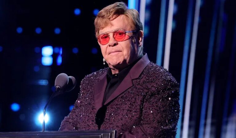 Elton John confiesa grave enfermedad que le impide su visión