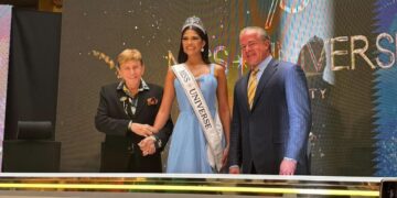 Osmel Sousa. Sheynnis Palacios y Raúl Rocha Cantú- Foto Cortesía