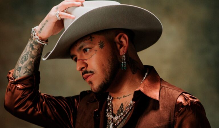 Christian Nodal se somete a intervención para eliminar tatuajes faciales