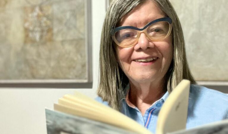 Escritora Inés Muñoz Aguirre presentará poemario «Así va el Siglo» en la FILUC 2024