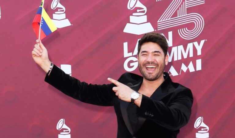 ¡Venezuela arriba! Thom Sepulveda brilla en los Latin Grammy 2024 con Karol G
