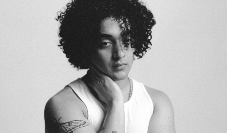 Zulia estrenó dos temas de su EP «Aviso de despido» que reflejan la lucha por la madurez