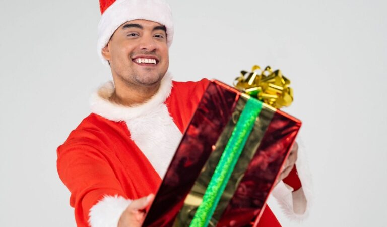 La magia navideña llegó con ‘Navidad Express’, el EP de Beet Acosta