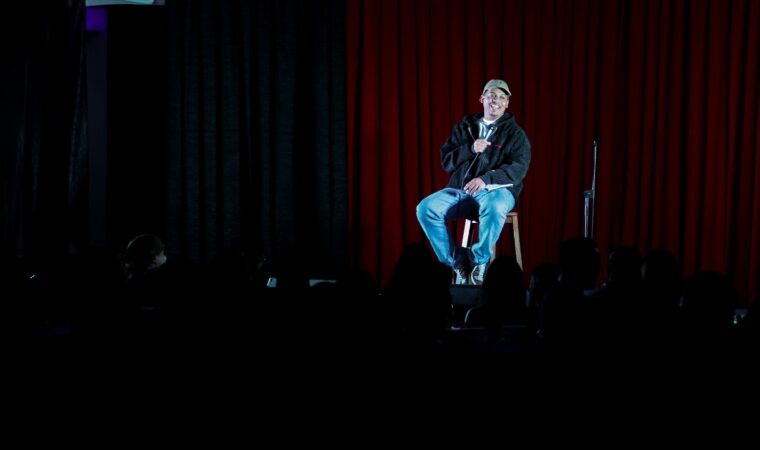 Carluis Medina despide el año grabando su segundo especial de Stand Up