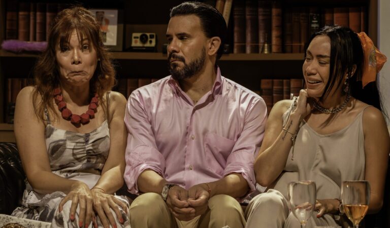 ¡Risas y reflexiones en el teatro! «El Nombre» llega al Trasnocho