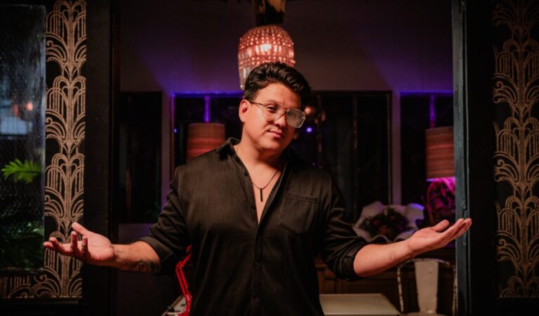 «Flores por canciones»: Eric Mestizo enamora con su nuevo sencillo