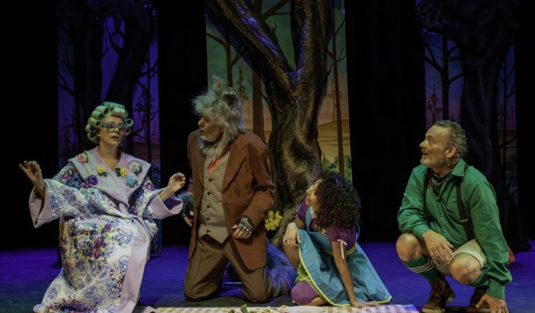 Caperucita, la heroína inesperada: Una aventura teatral para todos