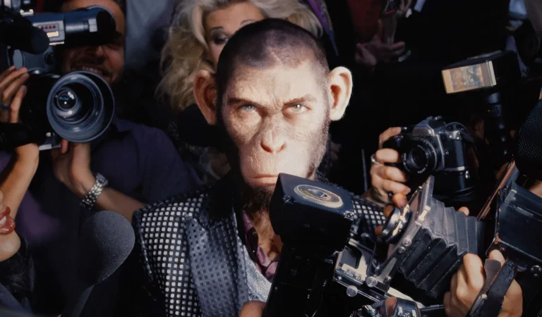 Robbie Williams como mono CGI en «Better Man»: la biopic musical que muestra su ascenso, caída y redención