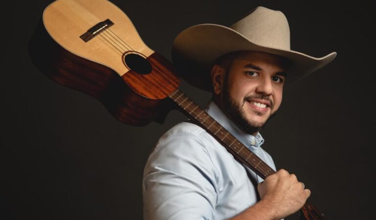 César Mendoza destacó como jurado en el primer Festival Mundial de Coplas en Miami