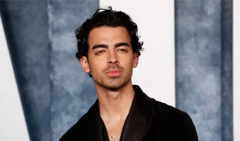 Joe Jonas sorprende a sus fans sirviendo café en panadería venezolana de Miami
