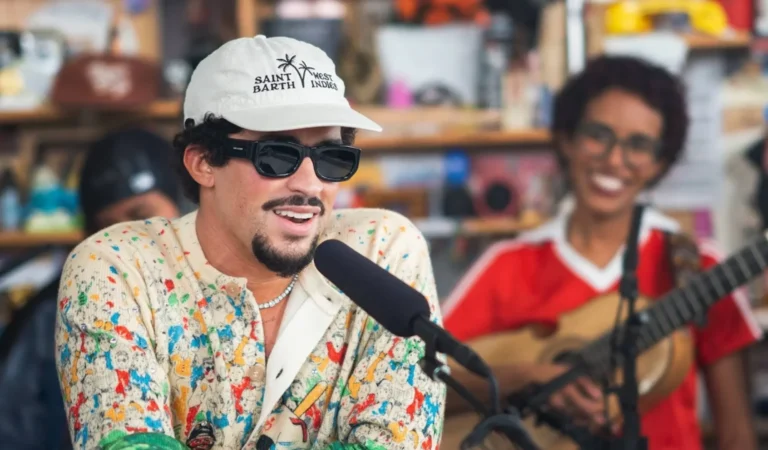 Bad Bunny deslumbra en el Tiny Desk: Un viaje acústico a Puerto Rico