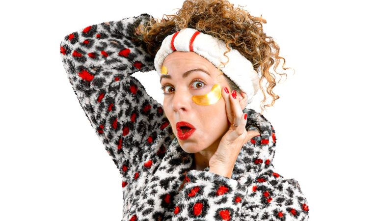 Una gira de Stand-Up Comedy por Venezuela: Ale Otero presenta «Doña»