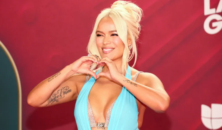 ¡Auch! Karol G sufre caída en cuatrimoto durante sus vacaciones en Jamaica [+FOTOS]