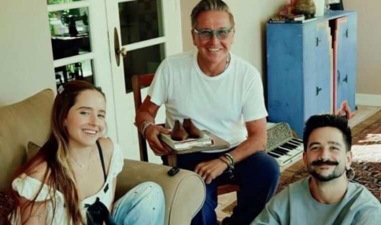 “Si Tuviera Que Elegir” versión a tres voces: Ricardo Montaner, Camilo y Evaluna juntos