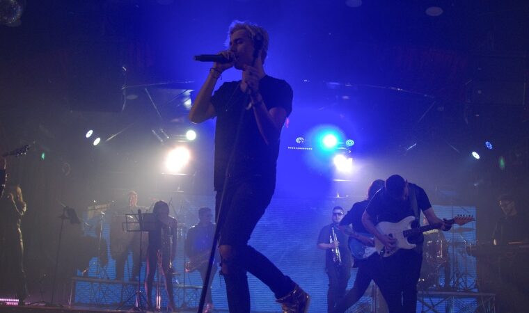 “Amén al Rock” de Ryan Cox: energía y pasión en el segundo álbum grabado en vivo