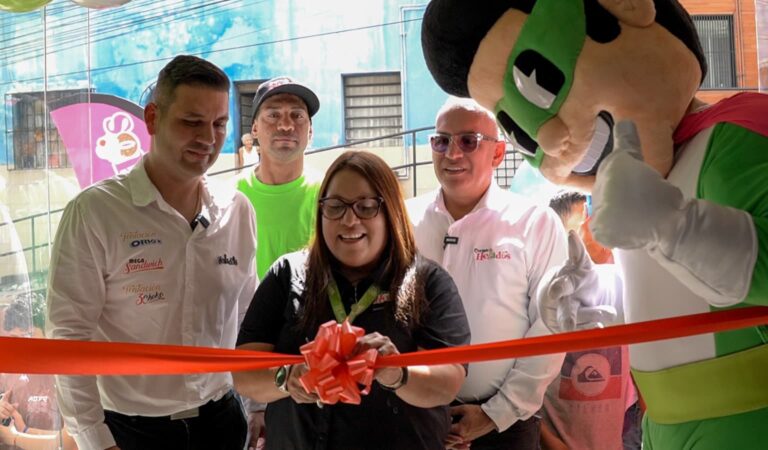 Nueva franquicia de Crema Helados abre sus puertas en el sector Agua Salud de Catia