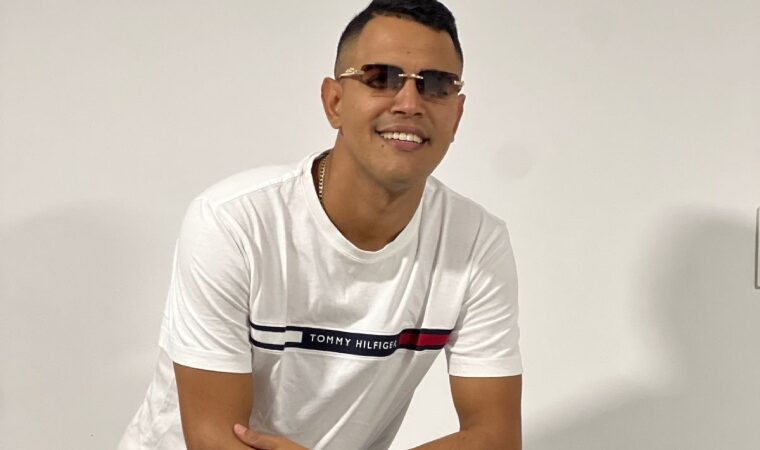Javier Caribean: el productor venezolano que lleva la salsa a escenarios internacionales