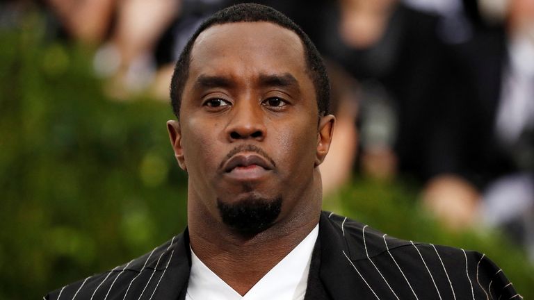 Víctima de Sean «Diddy» Combs revela entre lágrimas ‘maratones sexuales’ en juicio por tráfico sexual