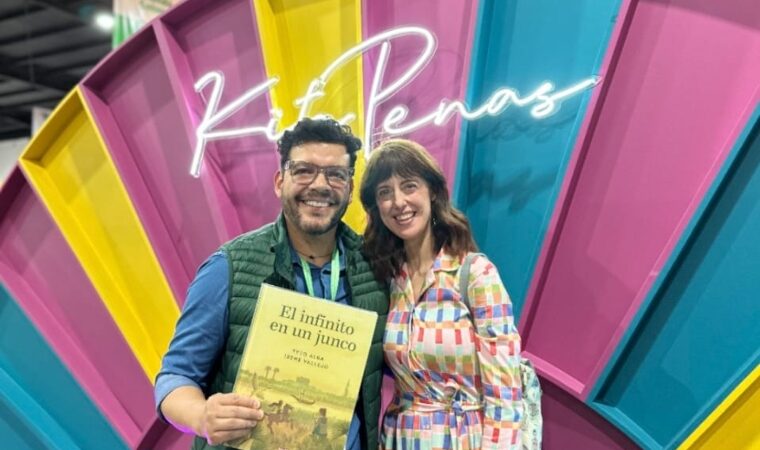 Daniel Uzcátegui y su Librería Kitapenas reciben reconocimiento al Mejor Stand en FILGUA 2025