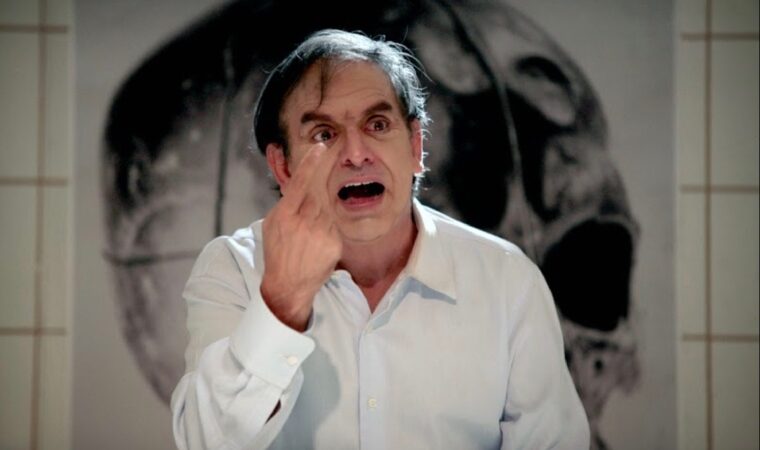 Héctor Manrique revive el impactante monólogo “Sangre en el Diván” tras 10 años en cartelera