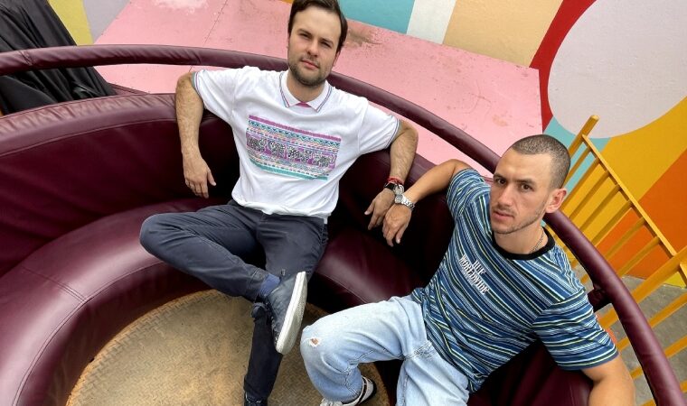 «Niños de Hoy», el álbum de Atípico y Plástica que mezcla rock argentino, pop y electrónica