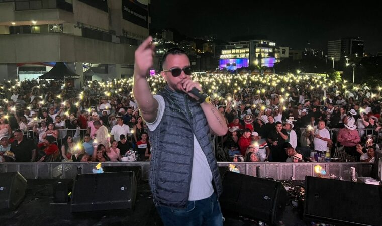 Dj Jan Franco “El Extraterrestre” encendió la terraza del CCCT con su música explosiva