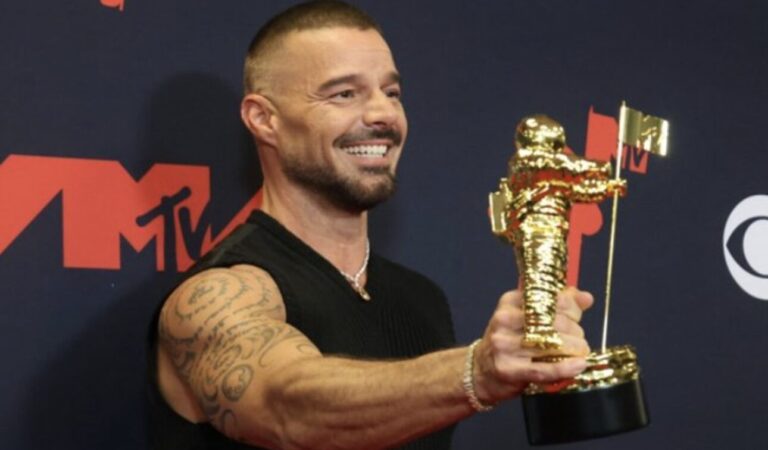 Ricky Martin hace historia en los MTV VMAs 2025 con el premio Latin Icon Award