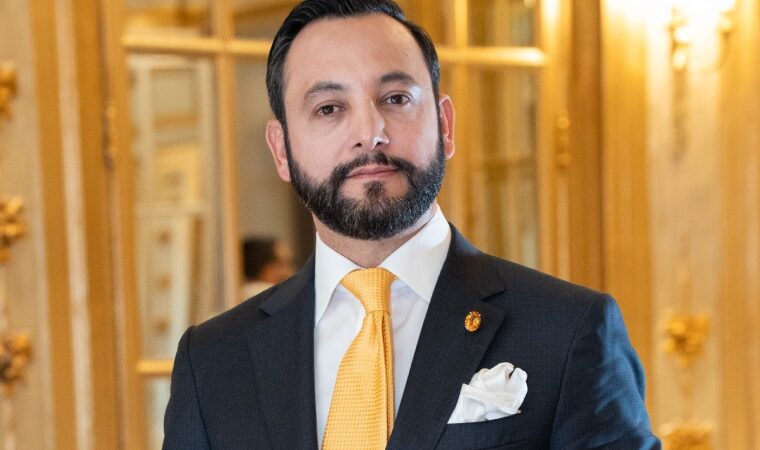 Detrás de la Montaña: El viaje inspirador de Cándido Ramírez que conquista Europa