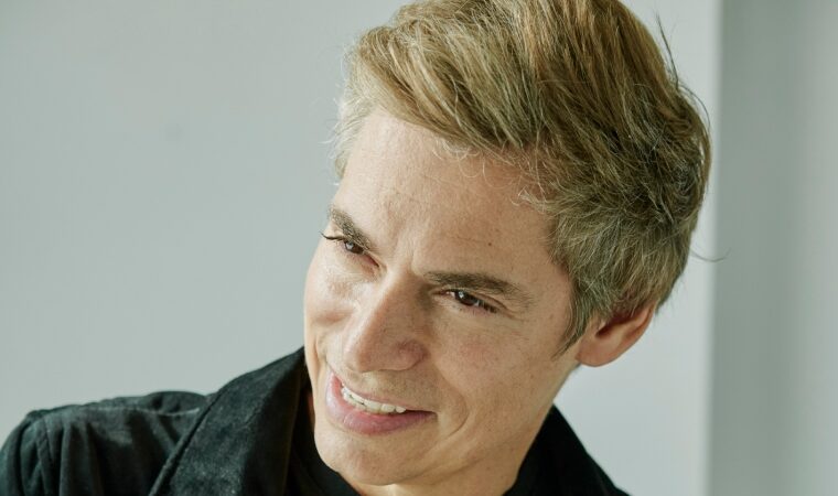 Carlos Baute lanza “Quién mejor que tú”, un homenaje al amor auténtico