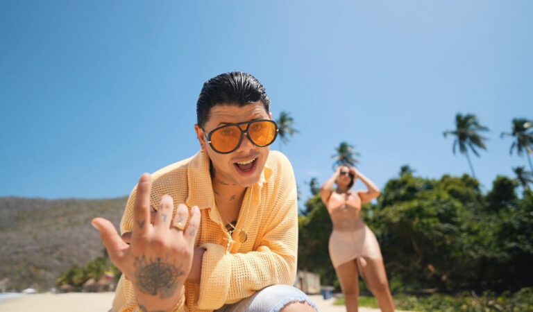 Ciscoh lo hace de nuevo con el verso más viral del año: «Fotico»