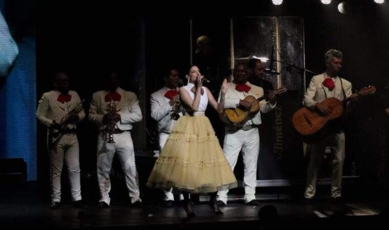 La nostalgia y el amor se apoderaron del Poliedro de Caracas con Natalia Jiménez