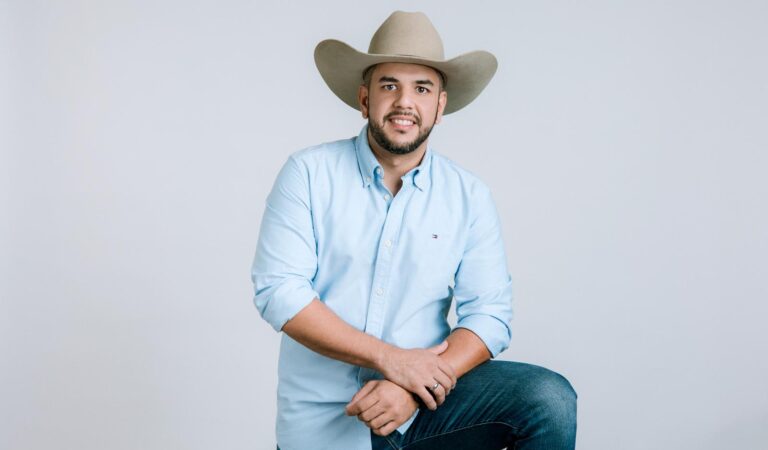 César Mendoza honra el legado de Teo Galíndez con un emotivo tributo grabado en Texas