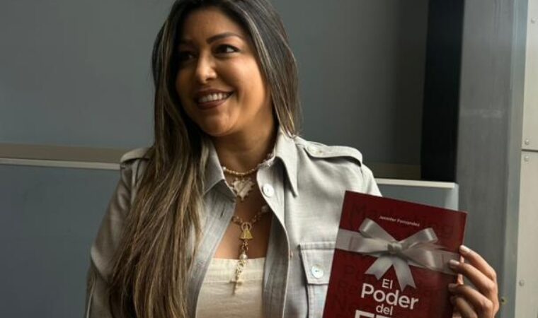Jennifer Fernández lanza en Caracas su libro “El Poder del FEE” y apuesta por transformar el marketing retail