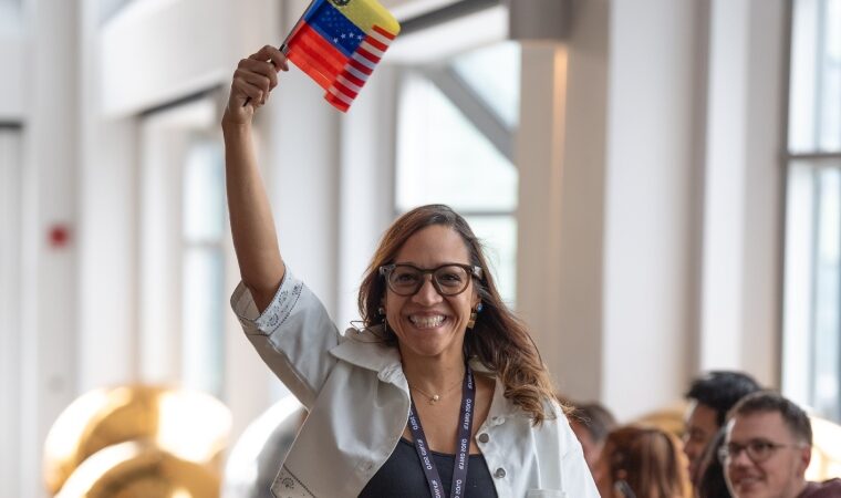 MundoE&E conquista la Semana de la Moda de Nueva York con su colección “Blueprint of Love”